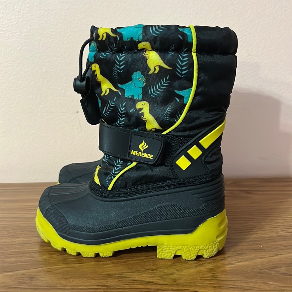 Toddler size 8 snow boots